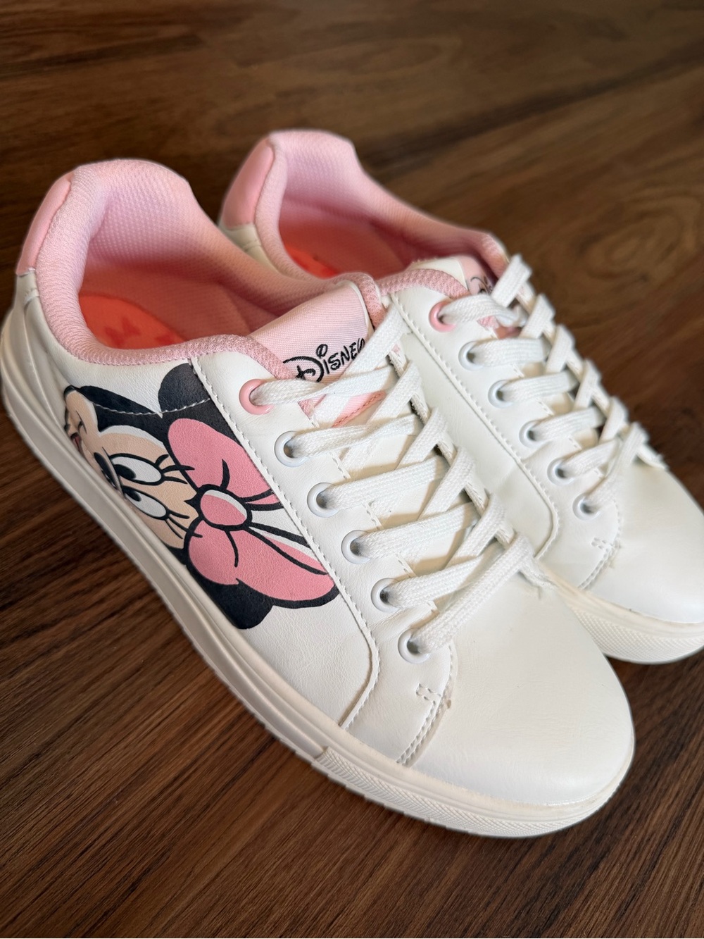 Disney Women’s White & Pink Minnie Mouse Low-Top Sneakers. Sz 9
